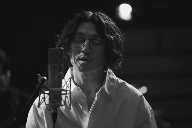 타이틀곡 '사랑을 흘리다...그리고 3일'을 비롯해 선공개곡 'Morning Routin' 그리고 '정리' '달빛 세레나데' '사는 게 그저 다 농담같아'까지 '따뜻'하다. 바비킴은 "예전엔 짚시 같은 와일드한 이미지이고 싶었다. 그런데 이번 앨범은 따뜻한 음악, 따뜻한 바비킴이고 싶다"고 말했다. /어트랙트