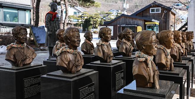 경기 광주시 퇴촌면 나눔의집에 위안부 피해자 할머니들의 흉상이 세워져 있다./뉴스1