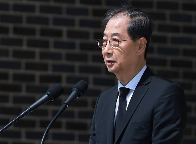 한덕수 대통령 권한대행 국무총리가 25일 대전 유성구 국립대전현충원에서 열린 제2회 순직의무군경의 날 기념식에서 기념사를 하고 있다. (대통령실통신사진기자단) 사진=뉴시스