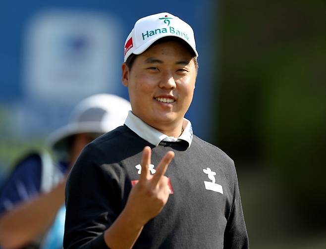 우리금융 챔피언십 둘째날 환하게 웃으며 포즈를 취하고 있는 이승민. KPGA