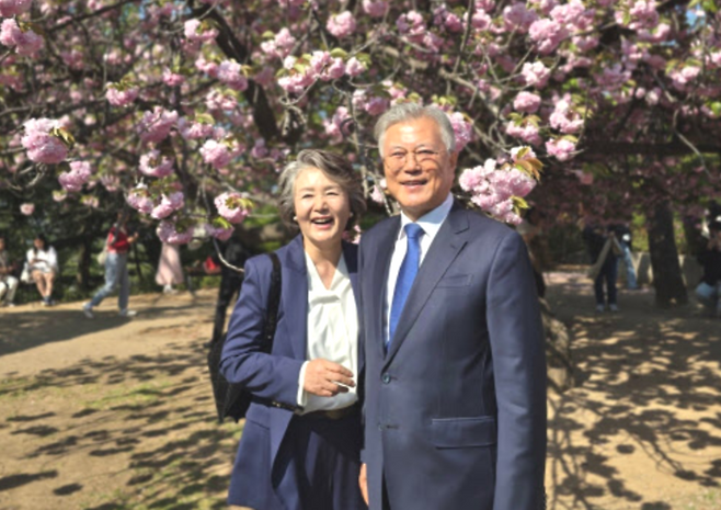 [사진출처 = 문재인 전 대통령 페이스북]