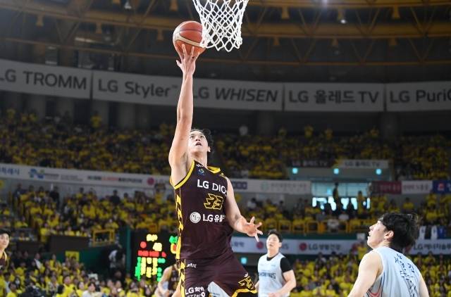 칼 타마요가 최고의 활약을 펼치며 LG의 2차전 승리를 이끌었다. 사진=KBL 제공