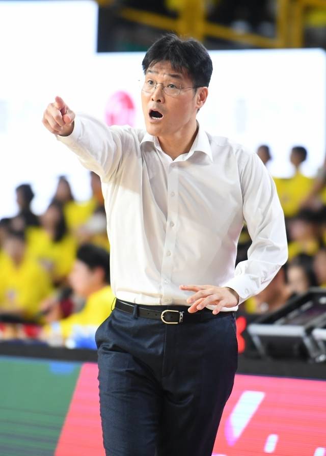 조동현 현대모비스 감독은 경기 후 “결과는 아쉽다. 그래도 지나간 건 지나간 것이다. 울산에서 열리는 3차전부터 다시 잘 준비하겠다. 기본적인 것부터 잘 준비해야 한다”고 이야기했다. 사진=KBL 제공