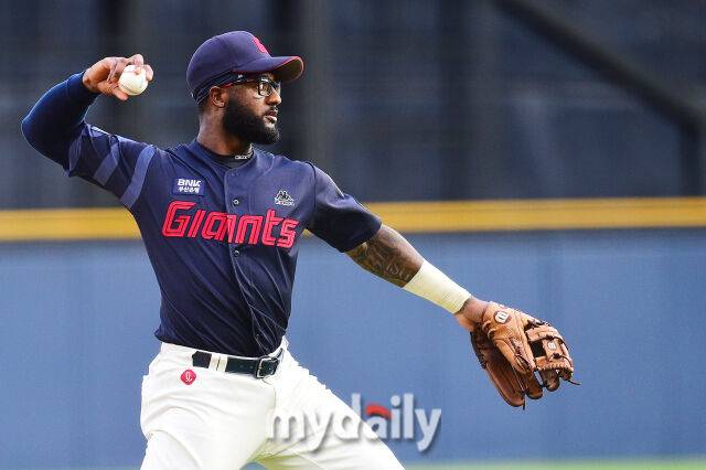 롯데 자이언츠 시절의 니코 구드럼./마이데일리