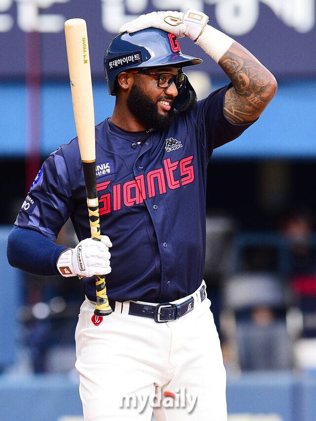 롯데 자이언츠 시절의 니코 구드럼./마이데일리