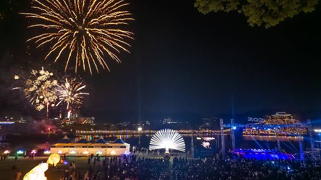 2025 형산강 연등문화축제 행사 모습.[동국대 WISE캠퍼스 제공]
