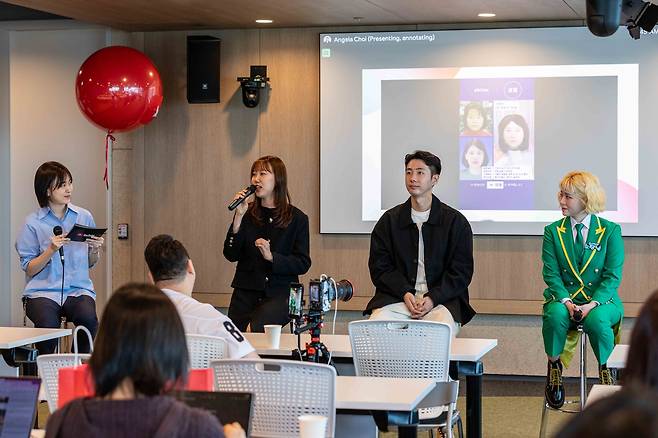 25일 서울 강남구 구글코리아 오피스에서 열린 ‘유튜브 쇼츠 워크숍’에서 크리에이터 오!모 아트(왼쪽 두 번째부터), 몸치탈출연구소, 주서방 등이 참석해 쇼츠 콘텐츠의 장점과 쇼츠 제작 노하우에 대해 공유하고 있다. [유튜브 제공]