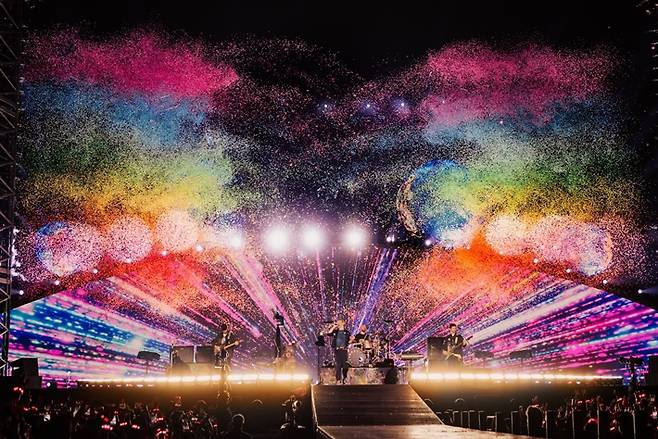 콜드플레이는 2017년 이후 8년 만에 내한했다. 콜드플레이 공식 트위터