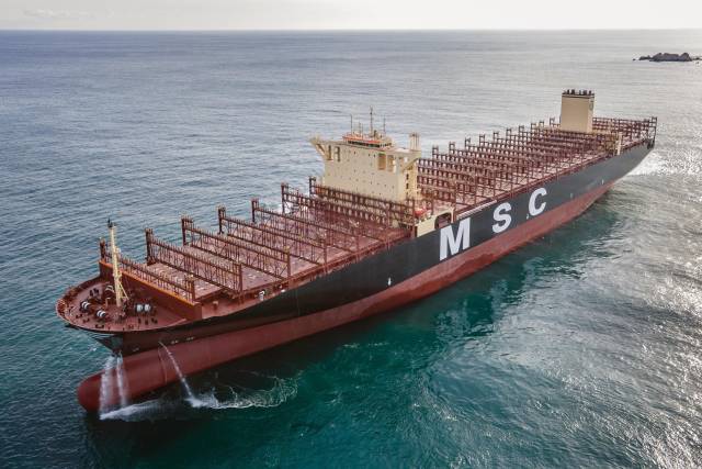 한국조선해양이 지난해 글로벌 해운사 MSC에 인도한 액화천연가스(LNG) 이중 연료 추진 컨테이너 운반선이 시운전을 하고 있다. 사진 제공=HD한국조선해양