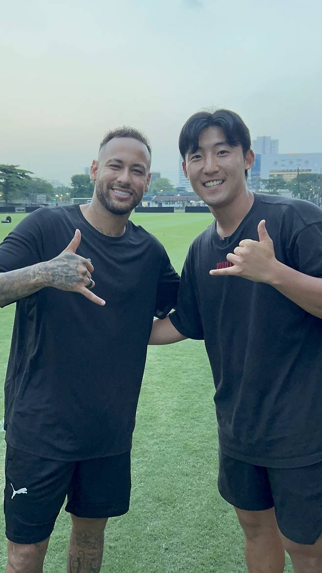 축구 콘텐츠 크리에이터인 티아고 킴(우)과 축구 스타 네이마르(좌)