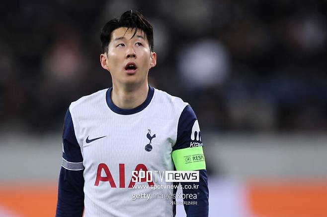 ▲ 매체는 \"텔은 최근 세 경기에서 두 골을 기록하며 이번 경기에 나서기를 바라고 있다. 1월 토트넘에 합류하기 전 텔은 독일 분데스리가에서 뛰며 프랑크푸르트를 경험했다. 이번 원정에서 텔의 출전이 최고의 선택이 될 수 있다\"면서도 \"손흥민이 정상 컨디션이라면 왼쪽 윙어로 기용될 가능성이 높다. 다만 포스테코글루 감독은 손흥민이 경기의 상당 부분을 소화할 수 있는지 판단이 우선\"이라고 조심스러운 접근을 당부했다.