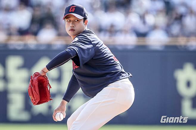 ▲ 1⅓이닝 무실점으로 버틴 롯데 김강현 ⓒ 롯데 자이언츠