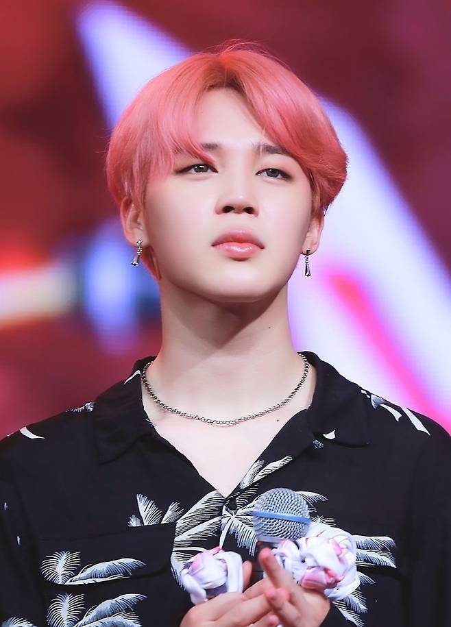 '봄의 전령' 방탄소년단 지민, 벚꽃보다 설레는 핑크 머리 남돌 1위