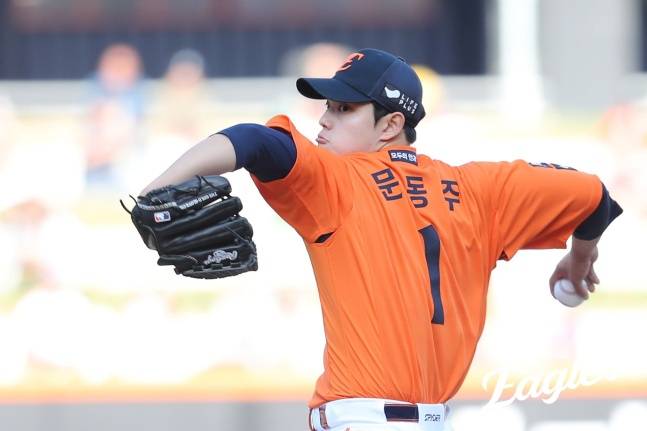 한화 문동주가 26일 대전 KT전에서 역투하고 있다. /사진=한화 이글스 제공