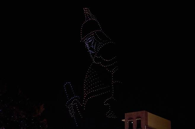 이순신 장군을 형상화한 드론쇼 모습 [아산시 제공. 재판매 및 DB 금지]