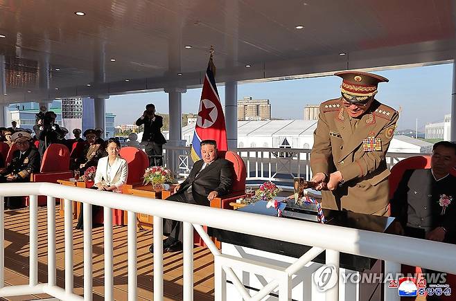 김정은, 딸 주애와 신형구축함 '최현호' 진수식 참석 (평양 조선중앙통신=연합뉴스) 북한 김정은 국무위원장이 딸 주애와 함께 지난 25일 5,000t급 신형다목적구축함 '최현호' 진수식에 참석했다고 조선중앙통신이 26일 보도했다. 2025.4.26 
    [국내에서만 사용가능. 재배포 금지. For Use Only in the Republic of Korea. No Redistribution] nkphoto@yna.co.kr