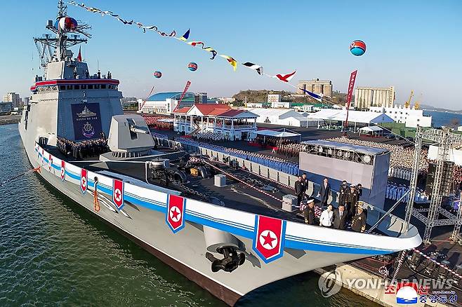 북한,  5,000t급 신형구축함 '최현호' 진수식 개최 (평양 조선중앙통신=연합뉴스) 북한 김정은 국무위원장이 참석한 가운데 5,000t급 신형다목적구축함 '최현호' 진수식이 지난 25일 남포조선소에서 진행됐다고 조선중앙통신이 26일 보도했다. 2025.4.26 
    [국내에서만 사용가능. 재배포 금지. For Use Only in the Republic of Korea. No Redistribution] nkphoto@yna.co.kr