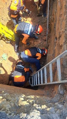 매몰사고 구조 현장 [일산소방서 제공, 재판매 및 DB 금지]