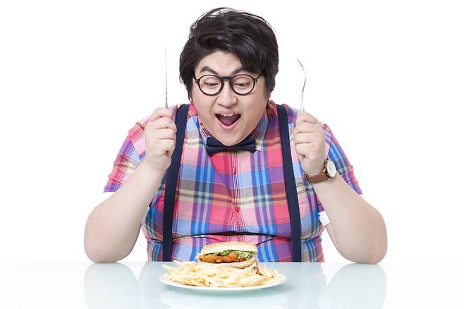 과식을 자주 하다보면 체중이 증가한다. 과체중은 심장병, 당뇨병, 고혈압 등을 유발해 뇌 질환 위험을 높인다. [사진=게티이미지뱅크]