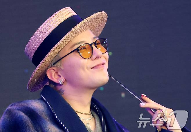 빅뱅 지드래곤(GD, 본명 권지용)이 지난 9일 오후 대전 유성구 카이스트 본원 류근철 스포츠 컴플렉스에서 열린 '이노베이트 코리아 2025' 스페셜 토크쇼에서 미소를 짓고 있다. 2025.4.9/뉴스1 ⓒ News1 권현진 기자