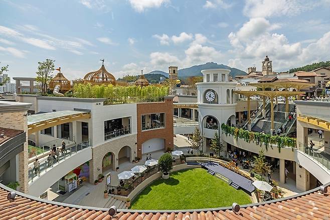 부산 프리미엄 아울렛.(신세계사이먼제공)