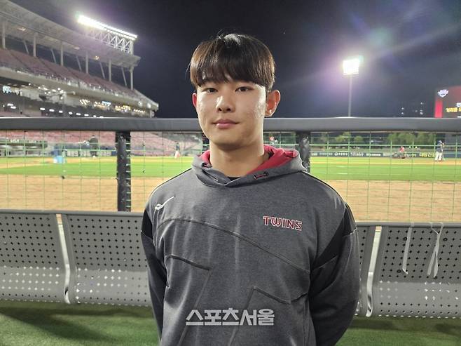 LG 김영우가 25일 광주-기아 챔피언스 필드에서 열린 2025 KBO리그 KIA전에서 승리투수가 됐다. 경기 후 포즈를 취했다. 광주 | 김동영 기자 raining99@sportsseoul.com