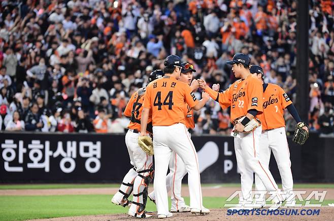 전날 패배 설욕하는 한화의 2대 1 승리.