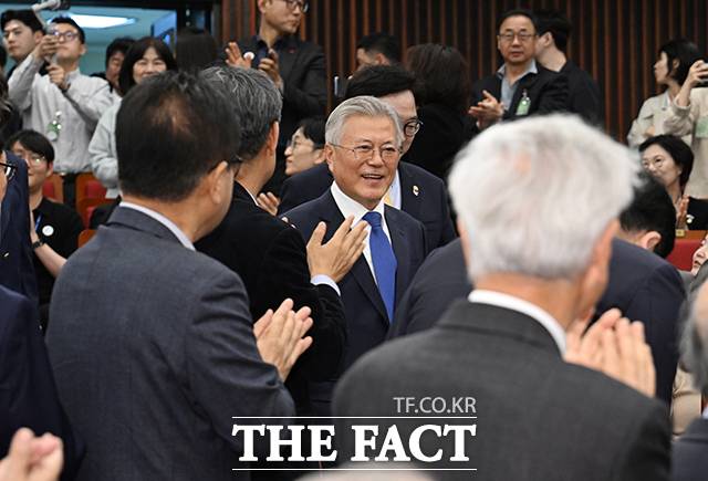 문재인 전 대통령이 25일 오후 서울 여의도 국회도서관에서 열린 4.27 판문점선언 7주년 기념식에 참석하고 있다. /박헌우 기자