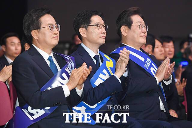 더불어민주당 21대 대통령 선거 후보자가 확정되는 27일 이재명·김경수·김동연 후보는 '압도적 승리를 통한 4기 민주정부 수립'을 한목소리로 강조했다. /장윤석 기자