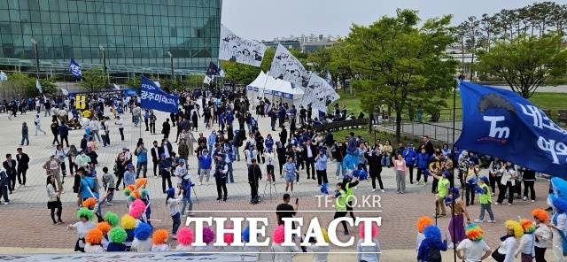 더불어민주당 제21대 대선 후보자 수도권 합동연설회가 열린 27일 고양 킨텍스 일대. /고양=서다빈 기자