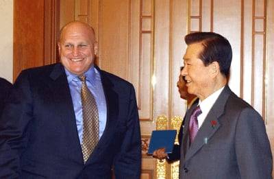 김대중 대통령이 2002년 12월 10일 청와대에서 방한한 리처드 아미티지 미국 국무부 부장관을 접견하고 있다./연합뉴스