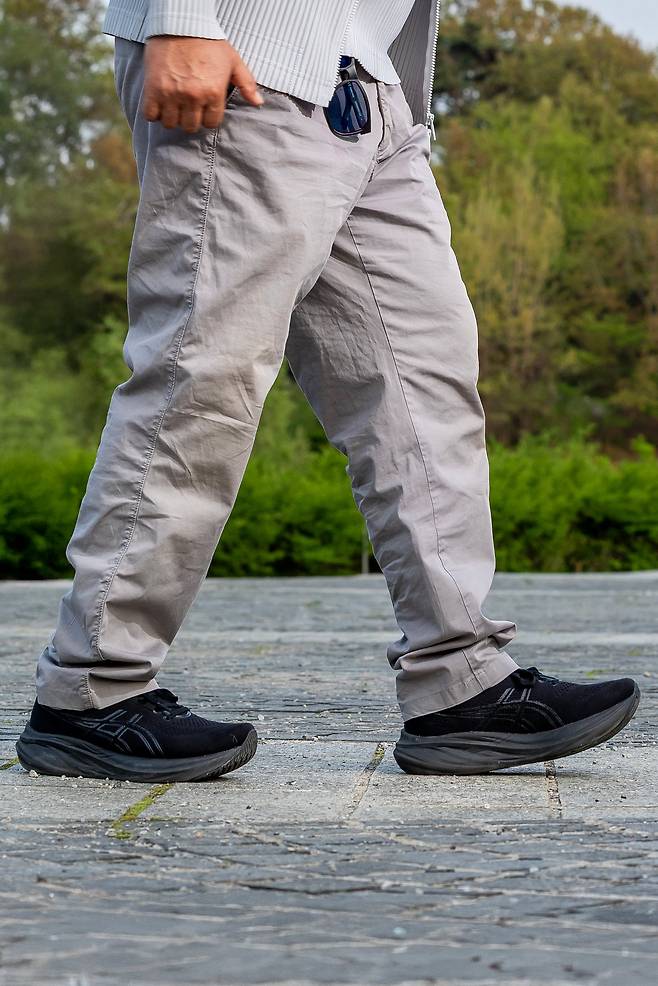 기초강습2. 초보라면 발 뒤꿈치부터 딛는 방식으로 뛰어야 한다. 걷는 것처럼. /이건송 영상미디어 기자