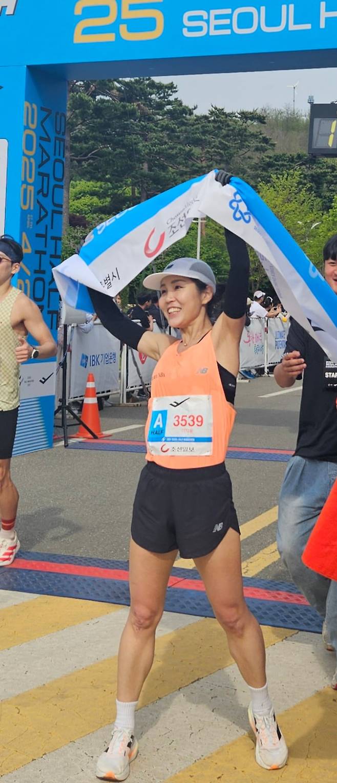 2025 서울하프마라톤 하프마라톤 여자 1위 이지윤씨./최수현 기자