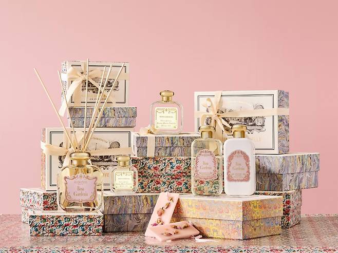 800년 피렌체 헤리티지를 담은 산타마리아노벨라 향기 기프트 세트.