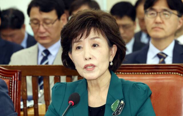 박선영 진실화해위원장이 24일 국회 행정안전위원회 전체회의에 참석해 의원들의 질의에 답변하고 있다. 김경호 선임기자 jijae@hani.co.kr