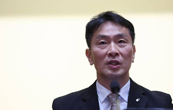 이복현 금융감독원장이 2월10일 서울 영등포구 금융감독원에서 2025년 업무계획 기자간담회를 갖고 있다. 연합뉴스