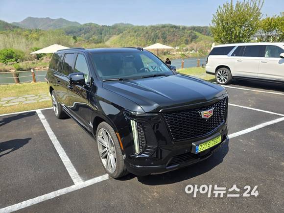 캐딜락 '더 뉴 에스컬레이드' ESV 스포츠 플래티넘 모델. [사진=김종성 기자]