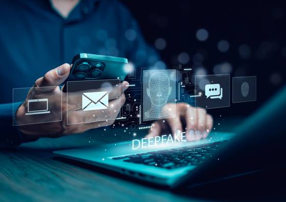 오는 6월 대선을 앞두고 정치권이 가짜 합성 영상 ‘딥페이크’와의 전쟁을 선포한 가운데 중앙 선관위가 국과수 등이 공동개발한 딥페이크 탐지 AI 모델 '아이기스'를 도입했다. 사진 셔텨스톡