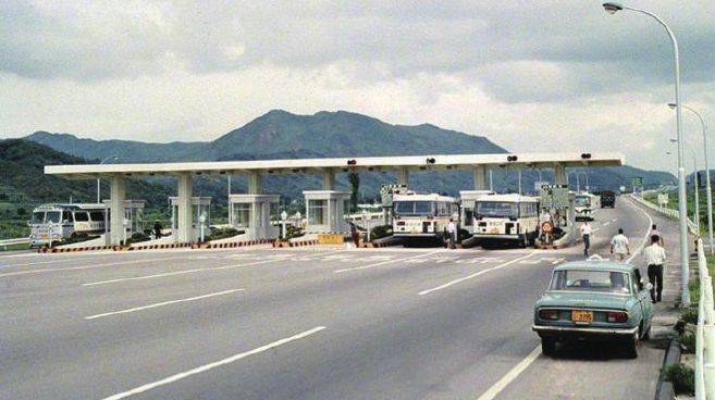 경부고속도로 개통 초기 서울요금소 모습. 사진 한국도로공사