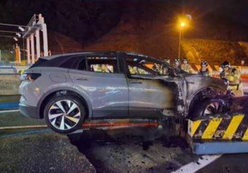 용인 수지구 용인서울고속도로 서울방향 서수지톨게이트 부근 전기차 화재 현장. 경기도소방재난본부 제공