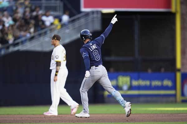 브랜든 라우가 솔로 홈런을 때린 뒤 베이스를 돌고 있다. 사진= AP= 연합뉴스 제공