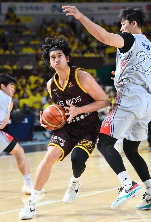 타마요는 2경기 출전, 평균 27분 37초 동안 14.5점 5.5리바운드 1.5어시스트 1.0스틸로 활약 중이다. 1차전에서 7점으로 부진했으나 2차전 22점 폭발, 현대모비스 수비를 무너뜨렸다. 사진=KBL 제공