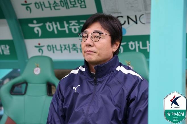 황선홍 감독. 사진=한국프로축구연맹