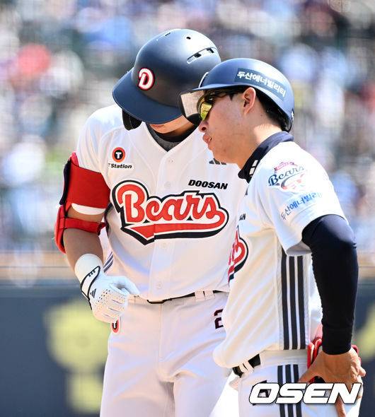 임재현 코치와 헬멧 하이파이브까지