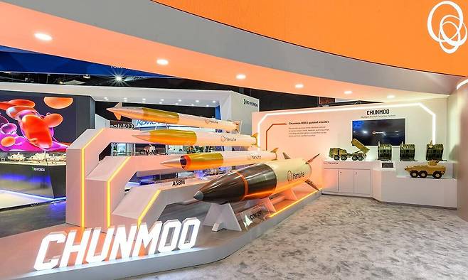 한화 부스에 전시된 천무 다연장로켓 유도탄 모형들. 세계일보 자료사진