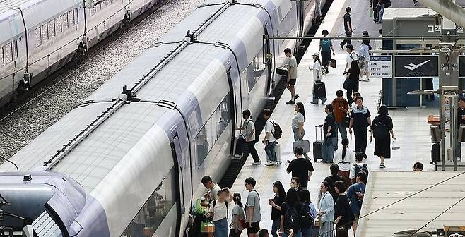 앞으로 주말이나 공휴일에 기차표를 환불하면 물게 되는 위약금이 배로 높아진다. 연합뉴스