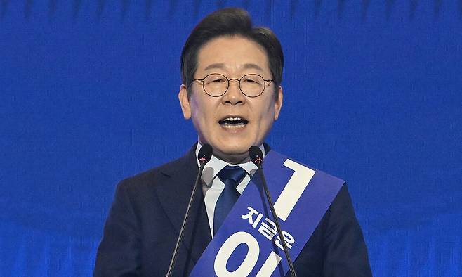더불어민주당 이재명 대선 경선 후보가 27일 경기 고양시 킨텍스에서 열린 수도권·강원·제주 합동연설회에 참석해 정견발표를 하고 있다. (공동취재) 2025.4.27/뉴스1