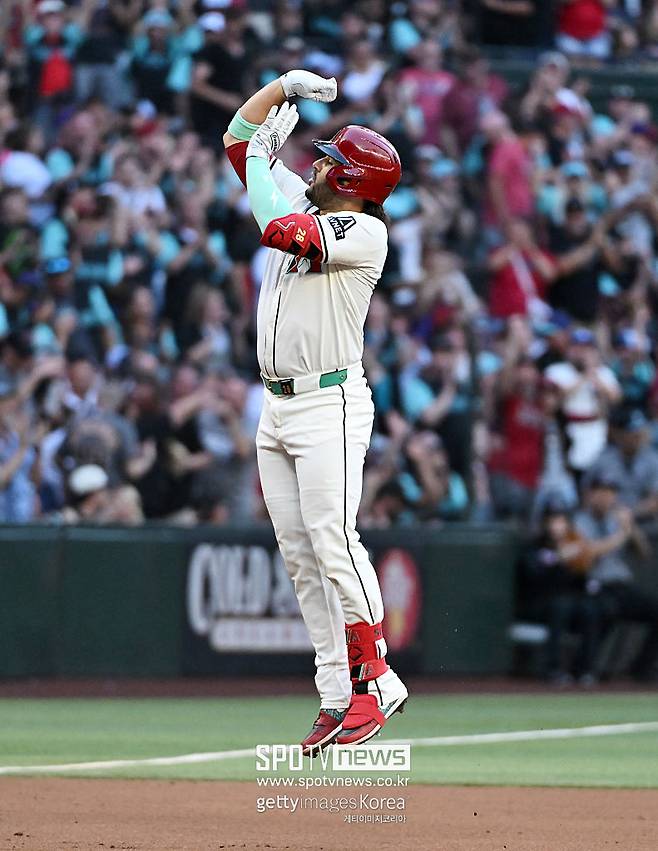 ▲ 애리조나 내야수 에우제니오 수아레즈는 메이저리그 19번째로 한 경기에서 4홈런을 터뜨린 선수가 됐다.