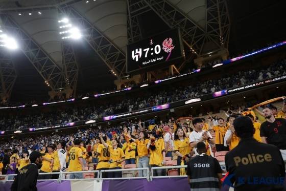 사우디아라비아 제다로 원정 응원을 떠난 광주FC 서포터. /사진=한국프로축구연맹 제공