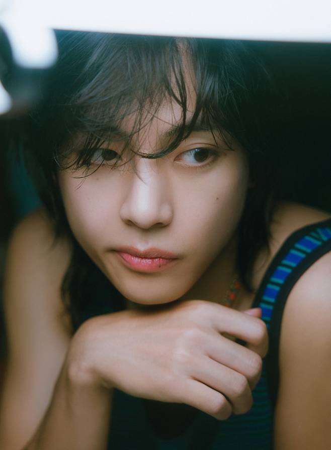 "신선한 눈 결정체" 방탄소년단 뷔, '윈터 어헤드' 스포티파이 스트리밍 2억 8000만 돌파
